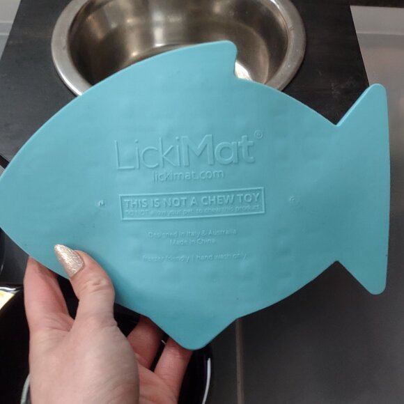 Cat and Dog Pet Bowls Metal and Ceramic, Licking Mats and Bat Collar - Picture 5 of 15